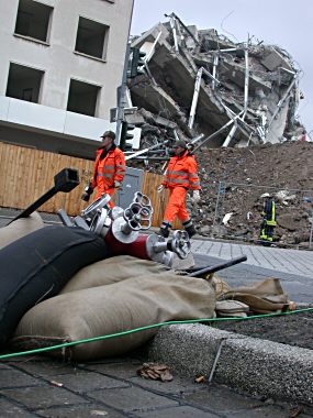 Der Betonriese liegt in Tr�mmern