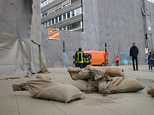 Der Betonriese liegt in Tr�mmern