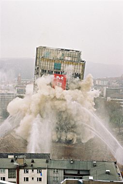 10.53 Uhr: Sprengung des Langen Oskars