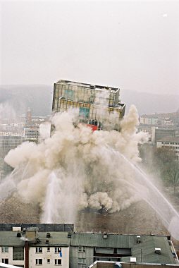 10.53 Uhr: Sprengung des Langen Oskars