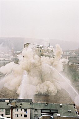 10.53 Uhr: Sprengung des Langen Oskars