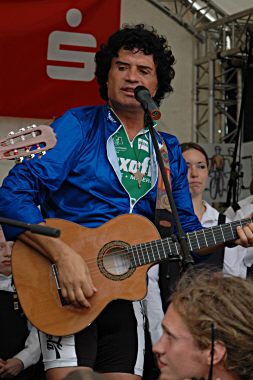 Costa Cordalis singt mit den Volmespatzen