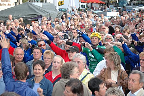 Costa Cordalis singt mit den Volmespatzen