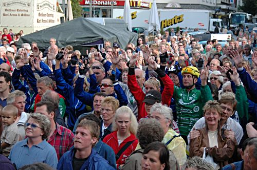 Costa Cordalis singt mit den Volmespatzen